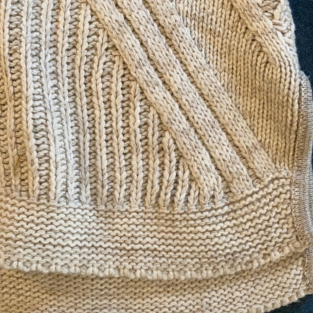 Sweater - Picture 2 of 8
